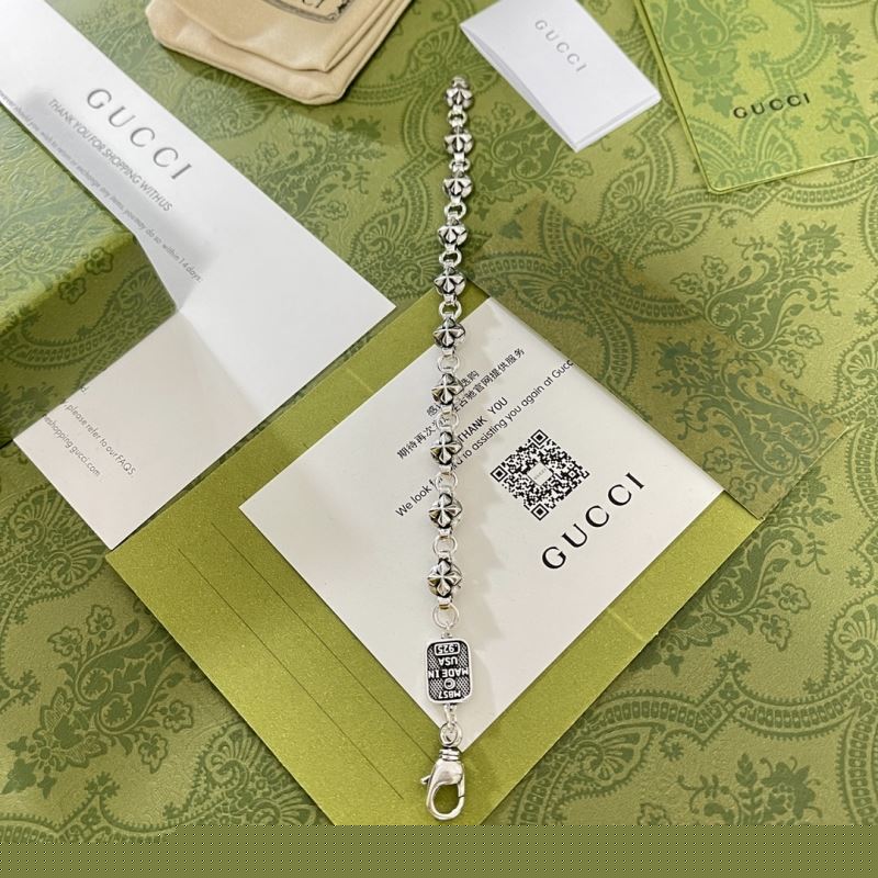 G*u*i bracelets
